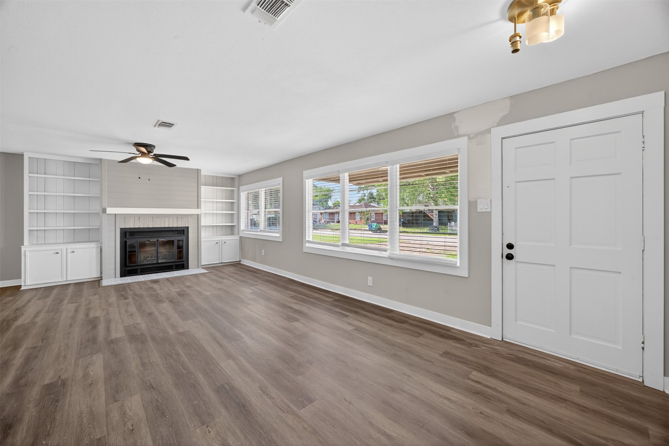 920 Nottingham Drive Angleton, TX 77515 - Photo 8 of 29