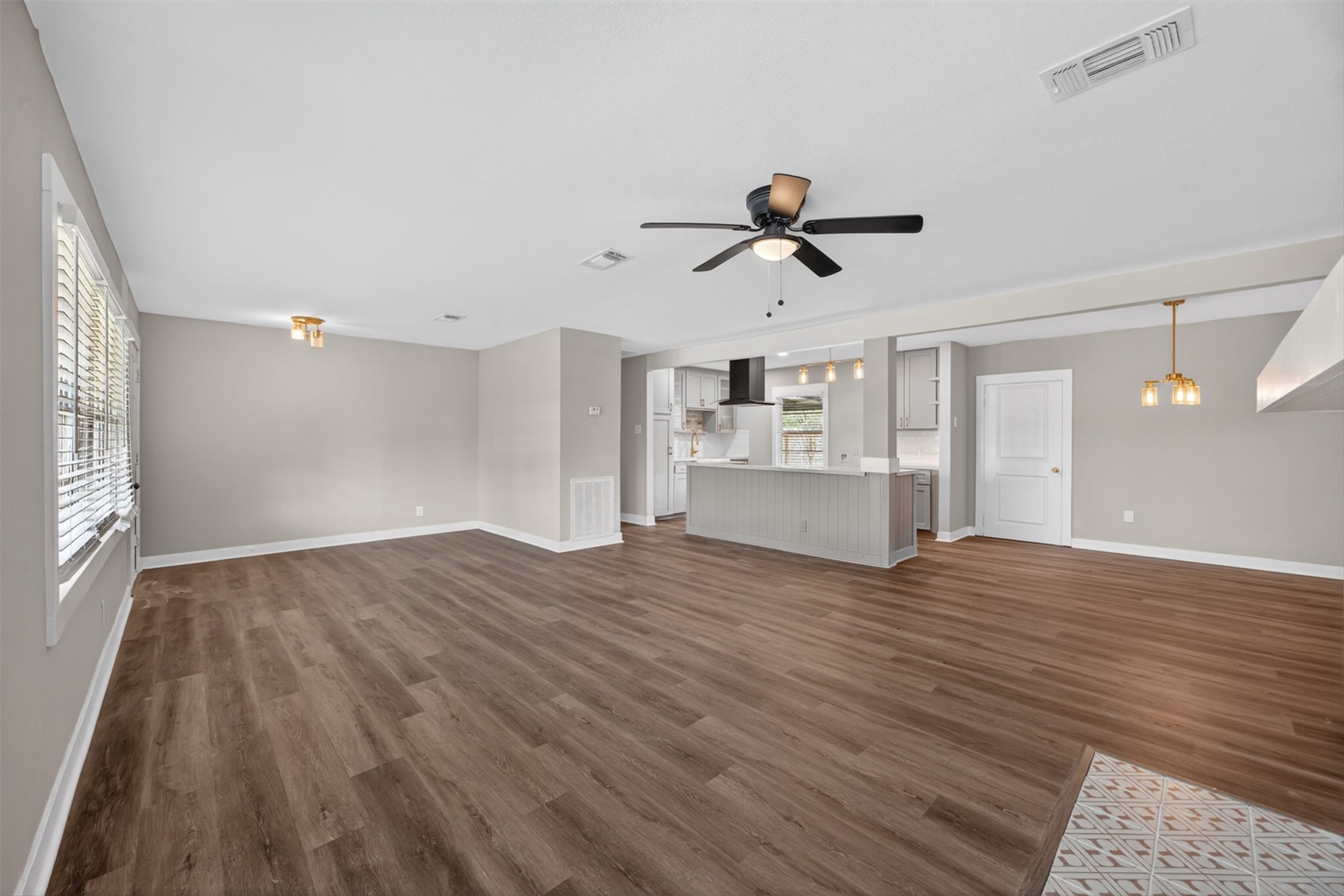 920 Nottingham Drive Angleton, TX 77515 - Photo 9 of 29