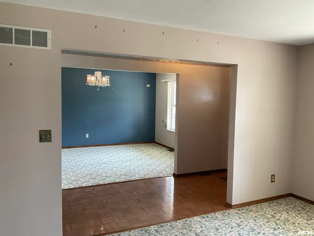 $269,900 | 12 Hickory Road, Nashville, IL 62263