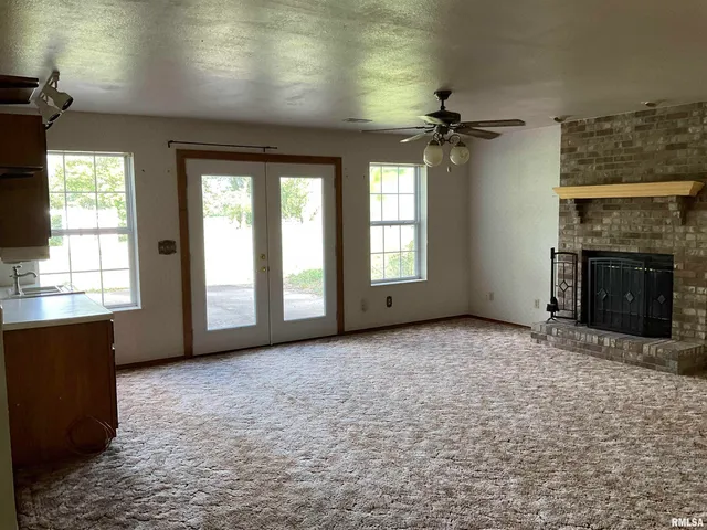 $269,900 | 12 Hickory Road, Nashville, IL 62263