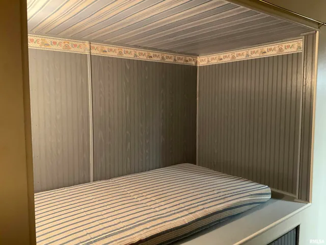 $269,900 | 12 Hickory Road, Nashville, IL 62263