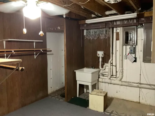 $269,900 | 12 Hickory Road, Nashville, IL 62263