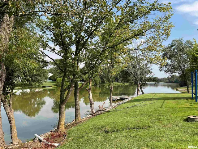 $269,900 | 12 Hickory Road, Nashville, IL 62263