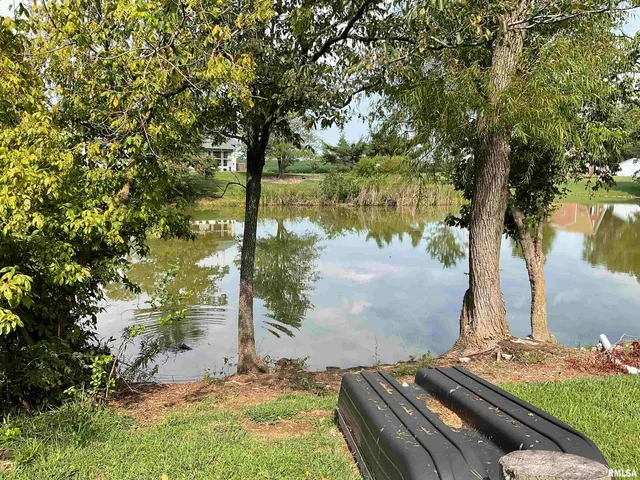 $269,900 | 12 Hickory Road, Nashville, IL 62263