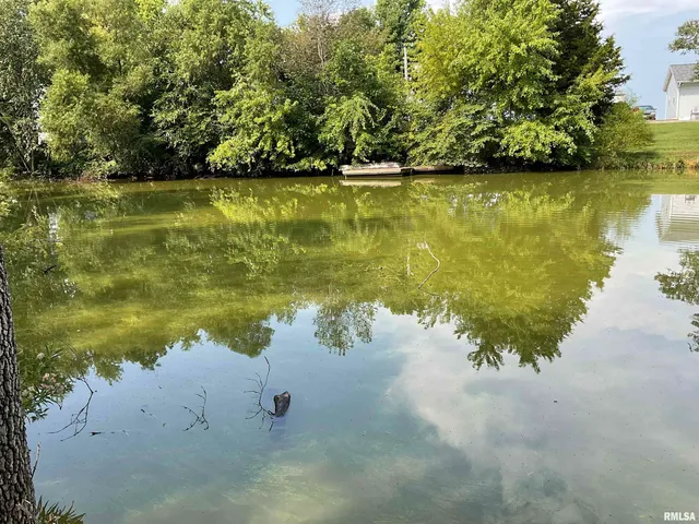 $269,900 | 12 Hickory Road, Nashville, IL 62263