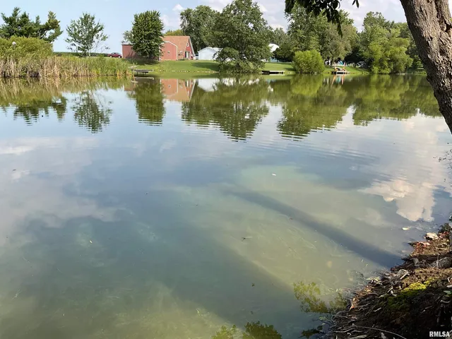 $269,900 | 12 Hickory Road, Nashville, IL 62263