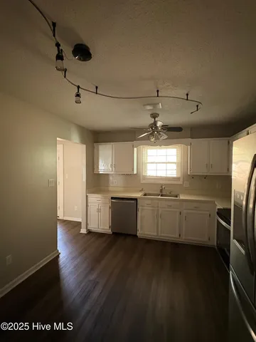 $1,475 | 502 West Hilltop Court, Jacksonville, NC 28546