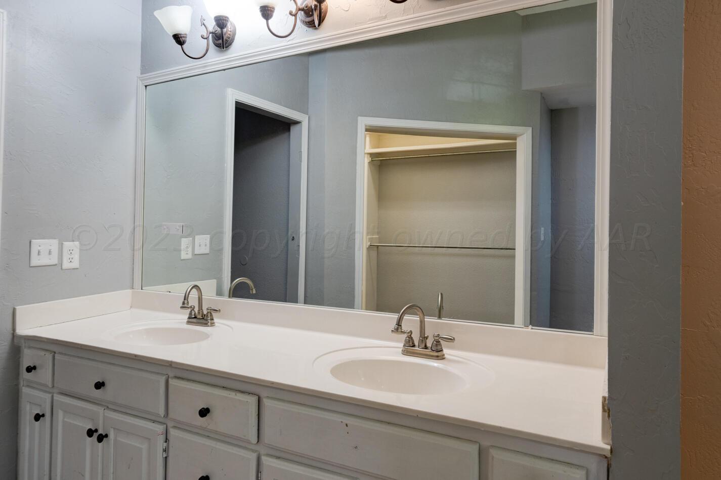 8101 Sheldon Road Amarillo, TX 79119 - Photo 15 of 24 Primary Bath