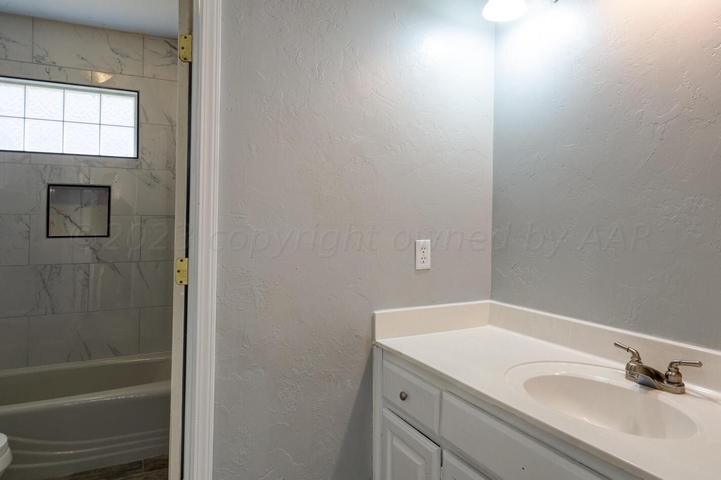 8101 Sheldon Road Amarillo, TX 79119 - Photo 18 of 24 Hall Bath