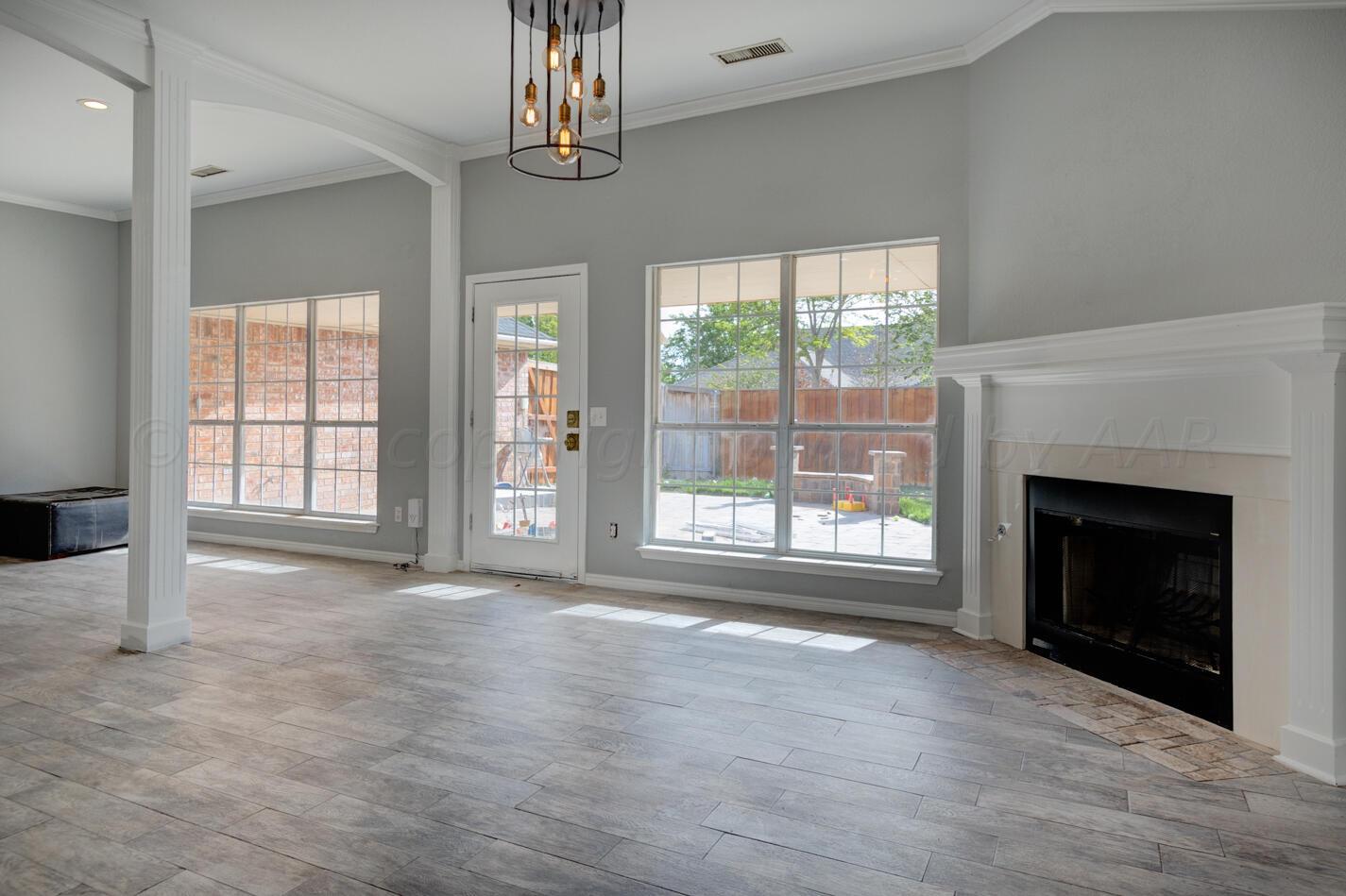 8101 Sheldon Road Amarillo, TX 79119 - Photo 6 of 24 Living Room