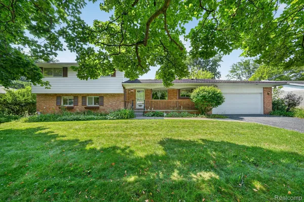 $374,900 | 32533 Nestlewood Street, Farmington, MI 48334