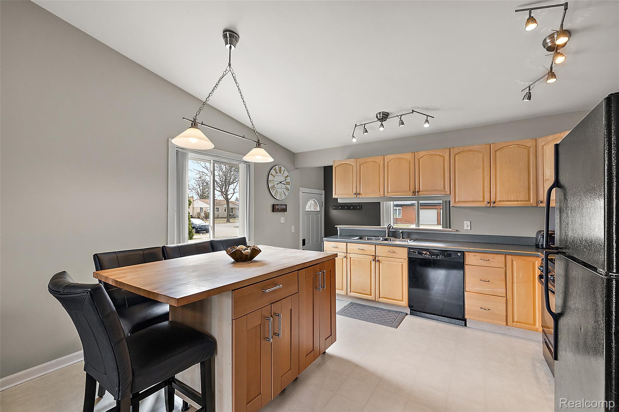2386 Milverton Road Troy, MI 48083 - Photo 16 of 65 Mobile Island