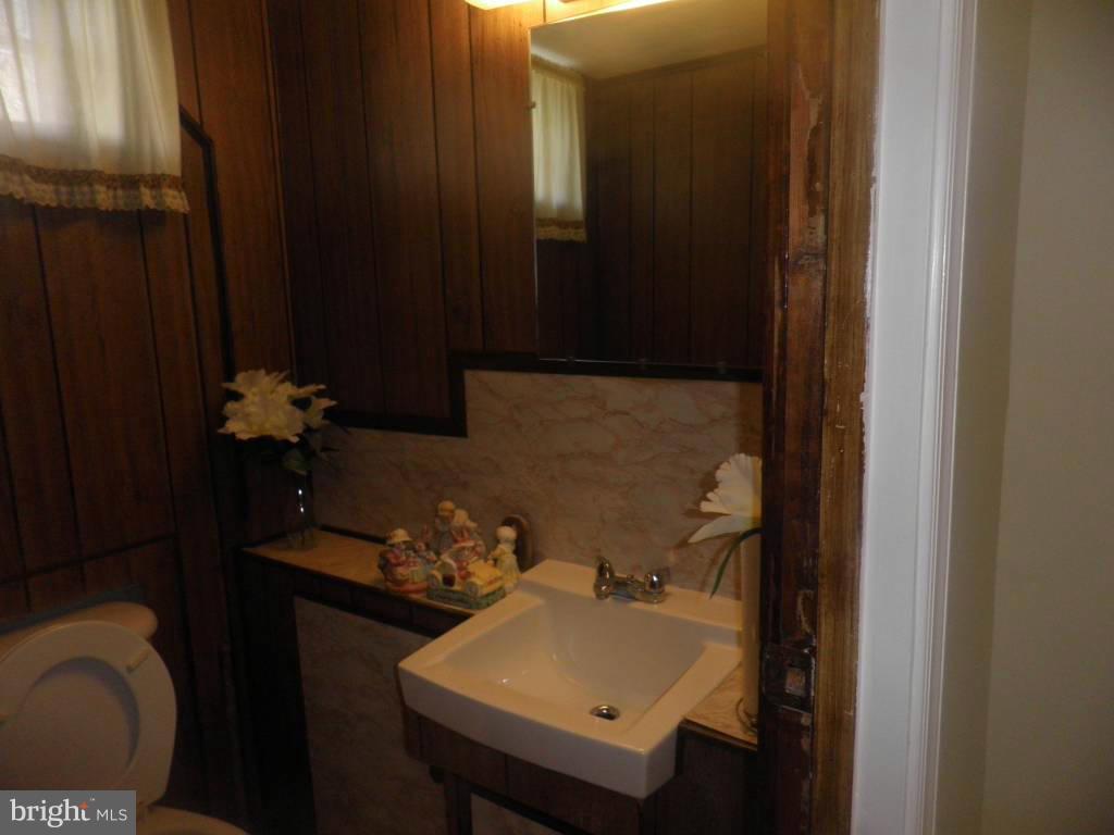 1023 Crosby Road Catonsville, MD 21228 - Photo 23 of 29 Bath