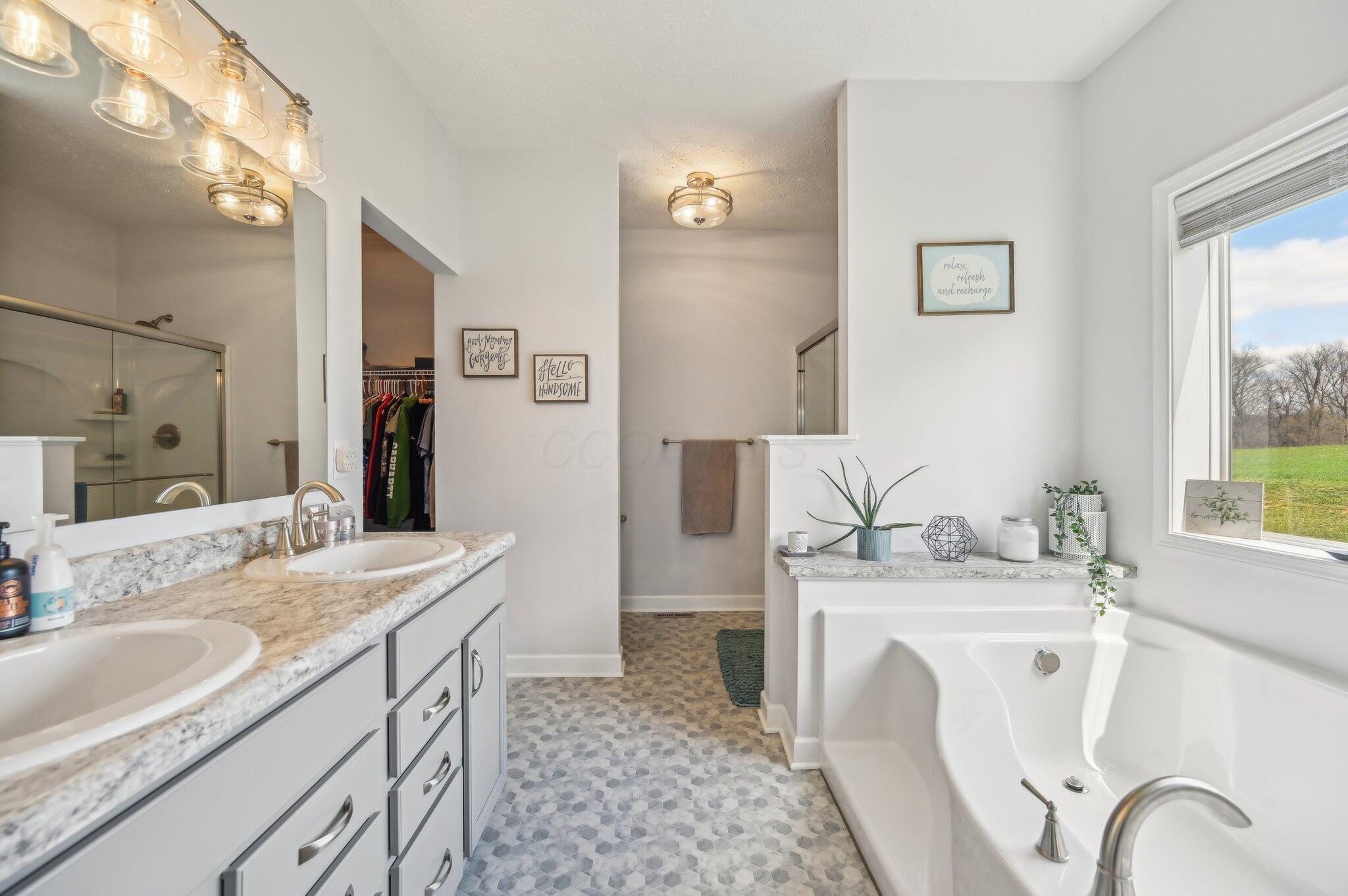 6778 Clearport Road Southwest Lancaster, OH 43130 - Photo 25 of 78 Primary Bath
