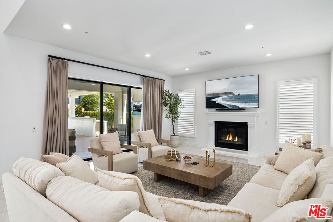 11734 Manchester Way Porter Ranch, CA 91326 - Photo 8 of 55 Gallery Image 8