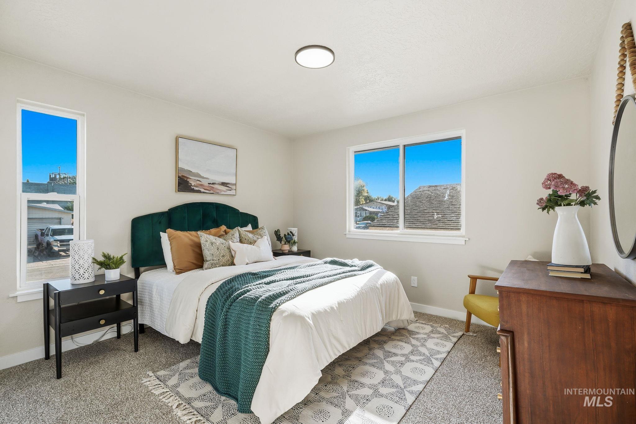 1990 Panama Street Boise, ID 83705 - Photo 32 of 50 Bright room featuring neutral wall tones and a ceiling-mounted light fixture