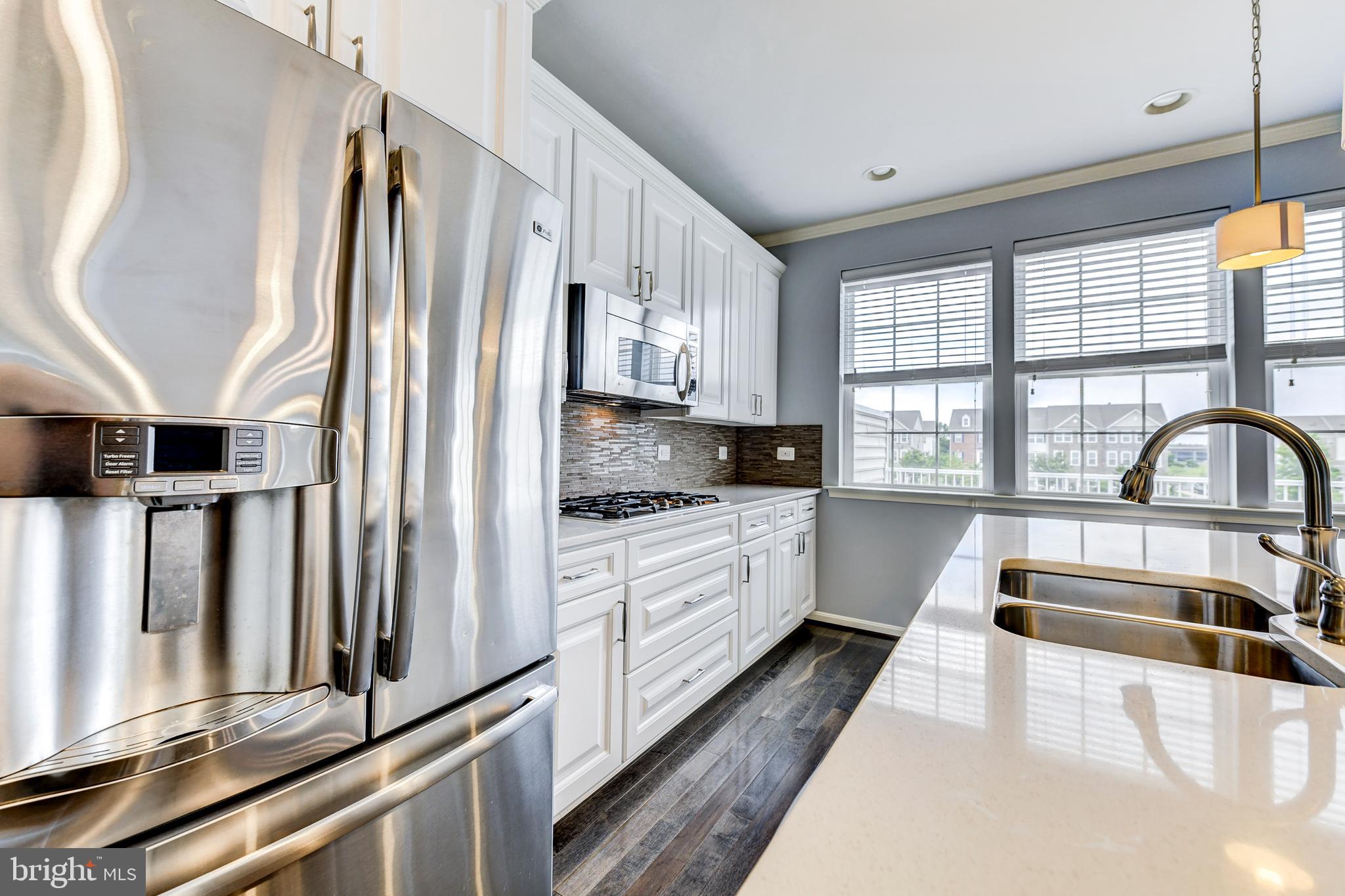 44104 Turf Field Square Chantilly, VA 20152 - Photo 10 of 38