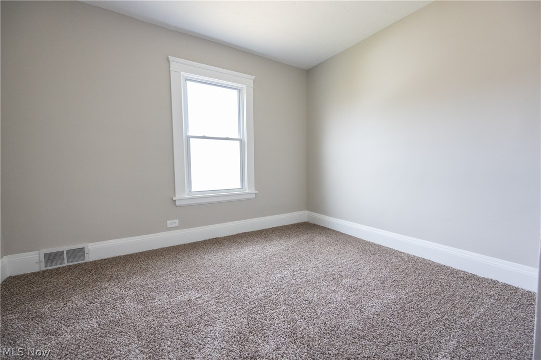 832 Woodview Road Cleveland, OH 44121 - Photo 10 of 25 Gallery Image 10