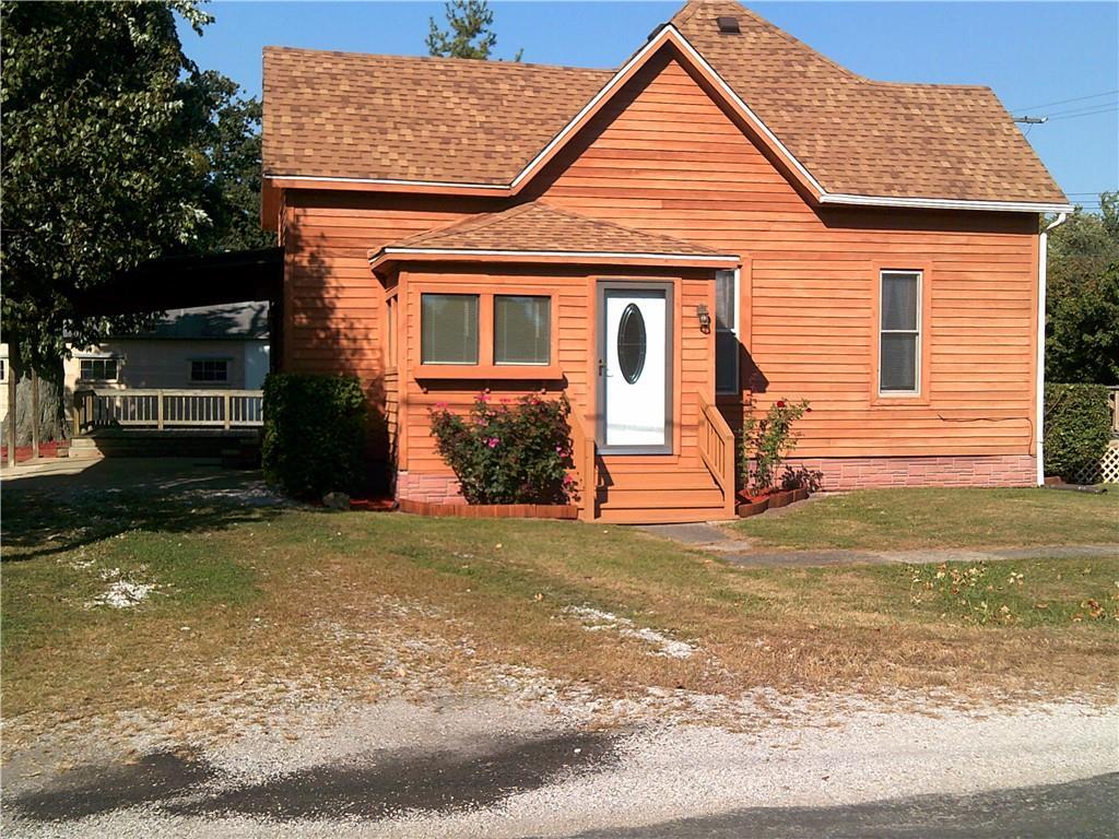 601 2nd Street St. Elmo, IL 62458 - Photo 1 of 1 a view of a house with a yard