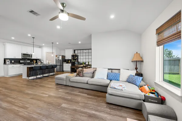 $2,900 | 1054 Great Barracuda Lane, Alvin, TX 77511