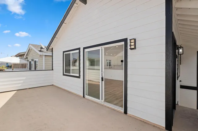 a view of livingroom with an outdoor space