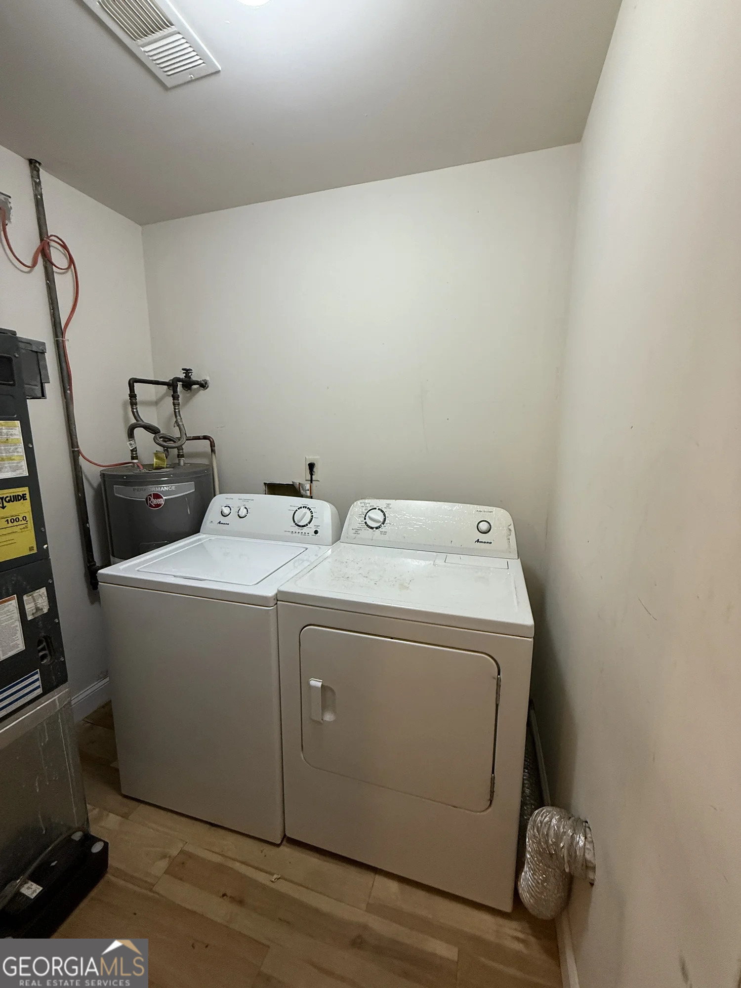 175 West Paces Drive Athens, GA 30605 - Photo 6 of 16 a utility room with dryer and washer
