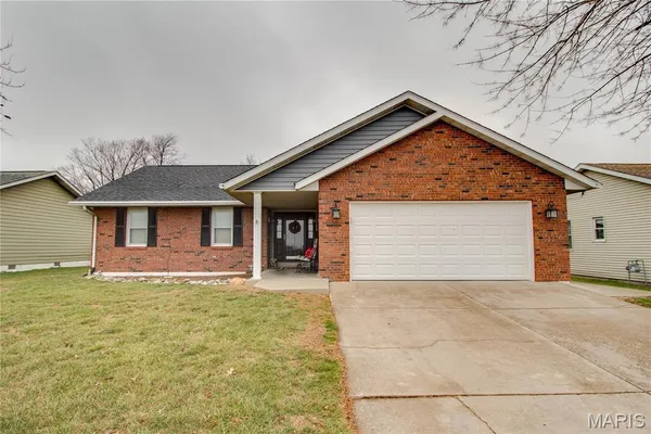 $205,000 | 117 Essex Street, Jerseyville, IL 62052