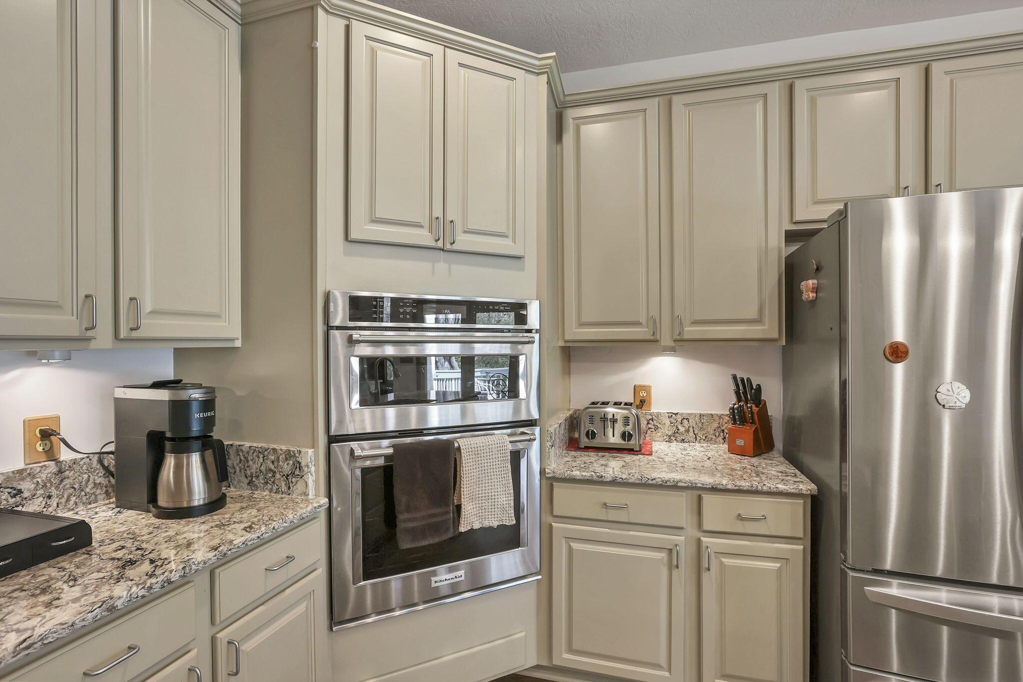 665 Cherrington Road Westerville, OH 43081 - Photo 17 of 60 25-web-or-mls-G02A4668