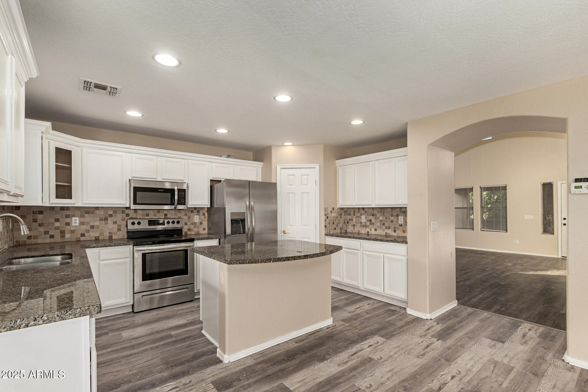 3545 East Crescent Way Gilbert, AZ 85298 - Photo 11 of 39 16 - Crescent