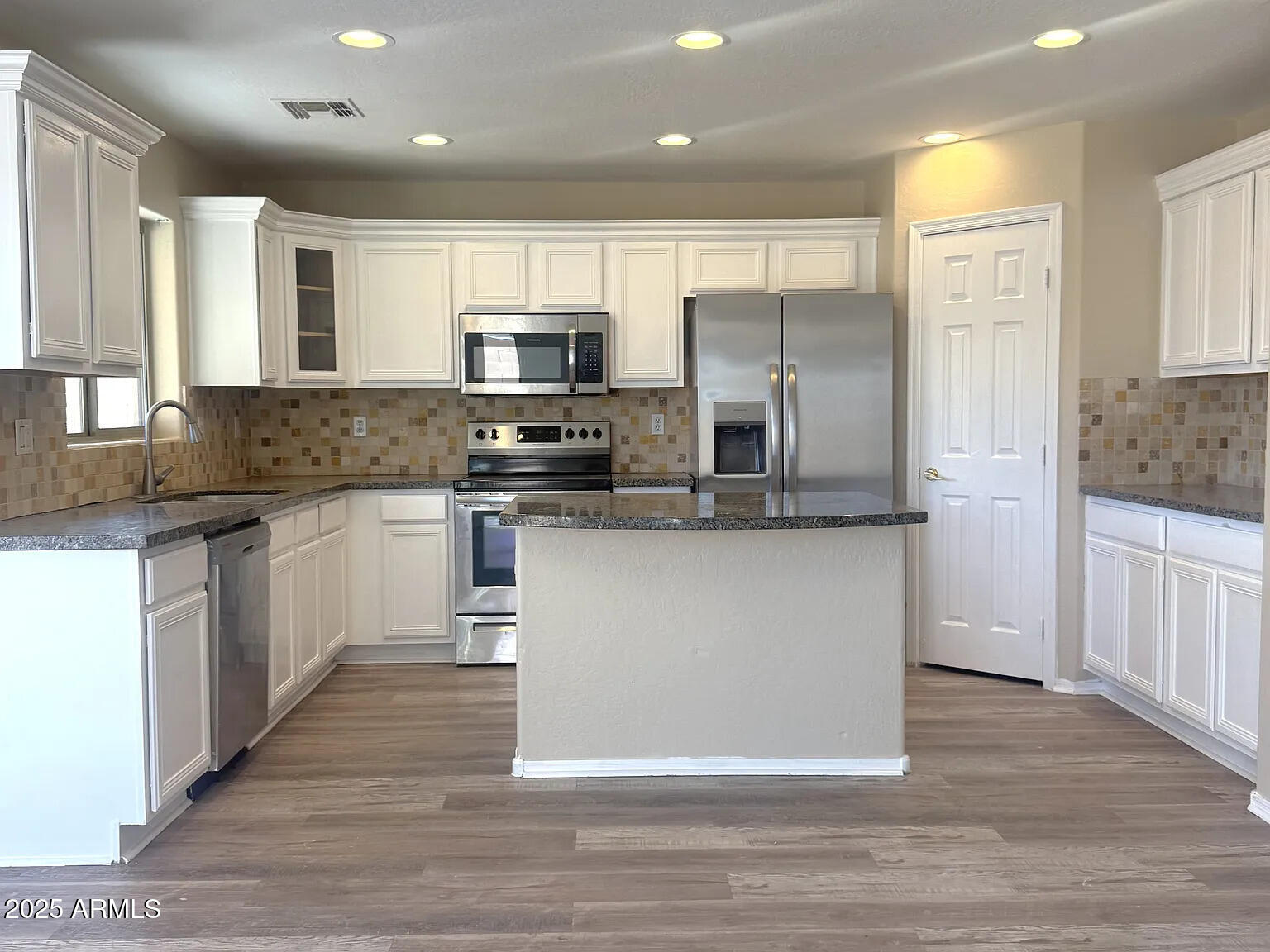 3545 East Crescent Way Gilbert, AZ 85298 - Photo 9 of 39 Kitchen