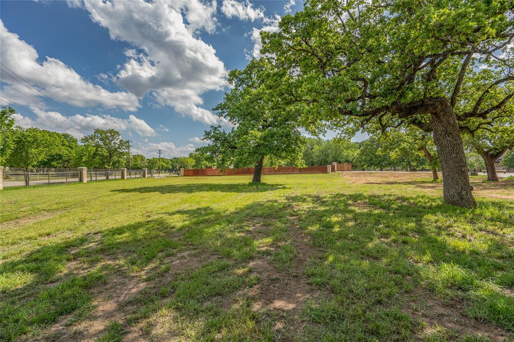 730 Sutton Lane Lewisville, TX 75077 - Photo 3 of 9