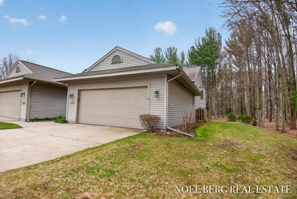 $324,900 | 536 Tournament Circle, Unit 9, Norton Shores, MI 49441