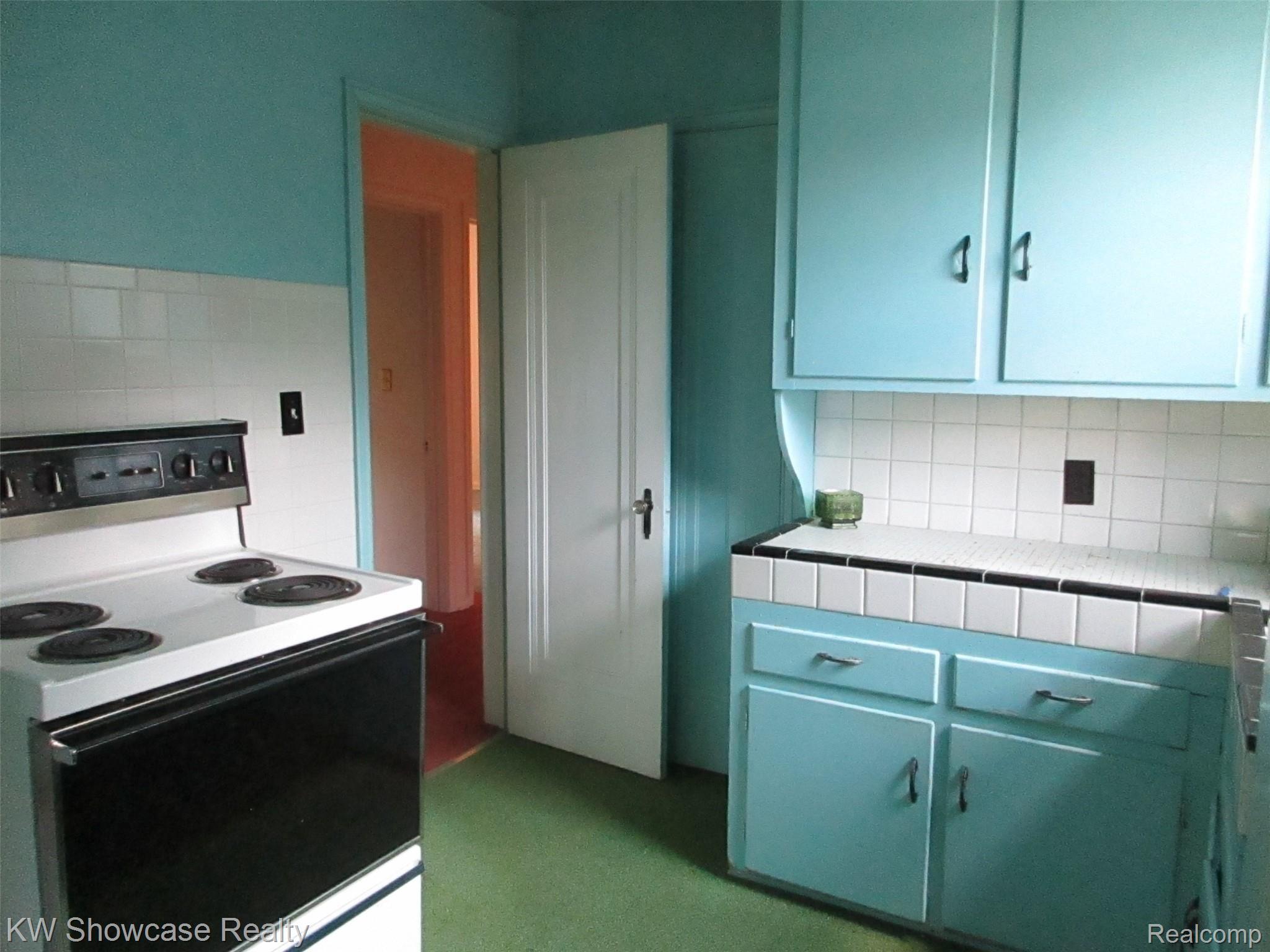 191 Linden Road Pontiac, MI 48341 - Photo 10 of 12 Linden Kitchen 1.JPG