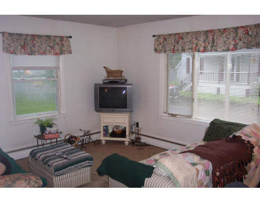 6 Spring Street Salisbury, MA 01952 - Photo 4 of 7 Gallery Image 4