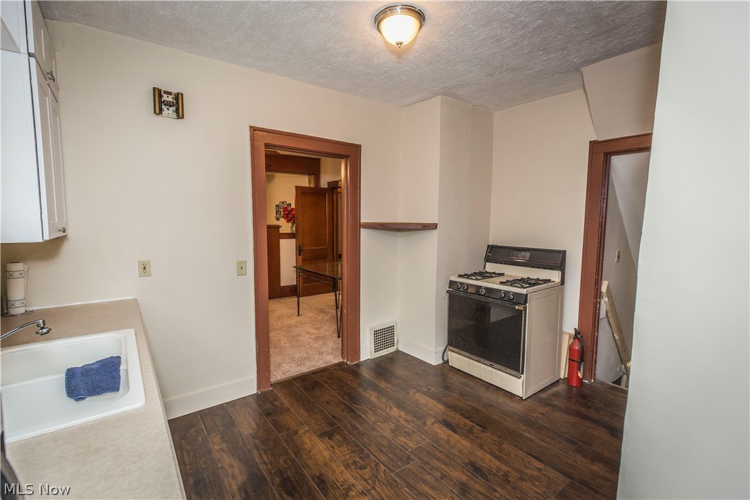 808 Thayer Street Akron, OH 44310 - Photo 13 of 34 Gallery Image 13