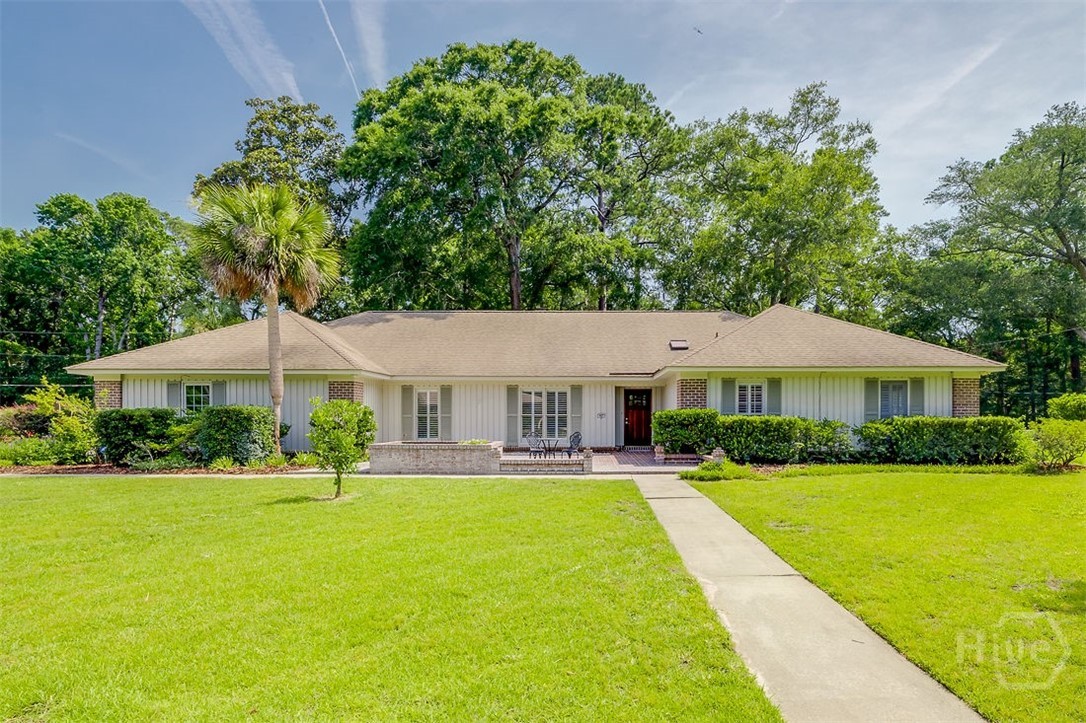 42 Clarendon Road Savannah, GA 31410 - Photo 1 of 49