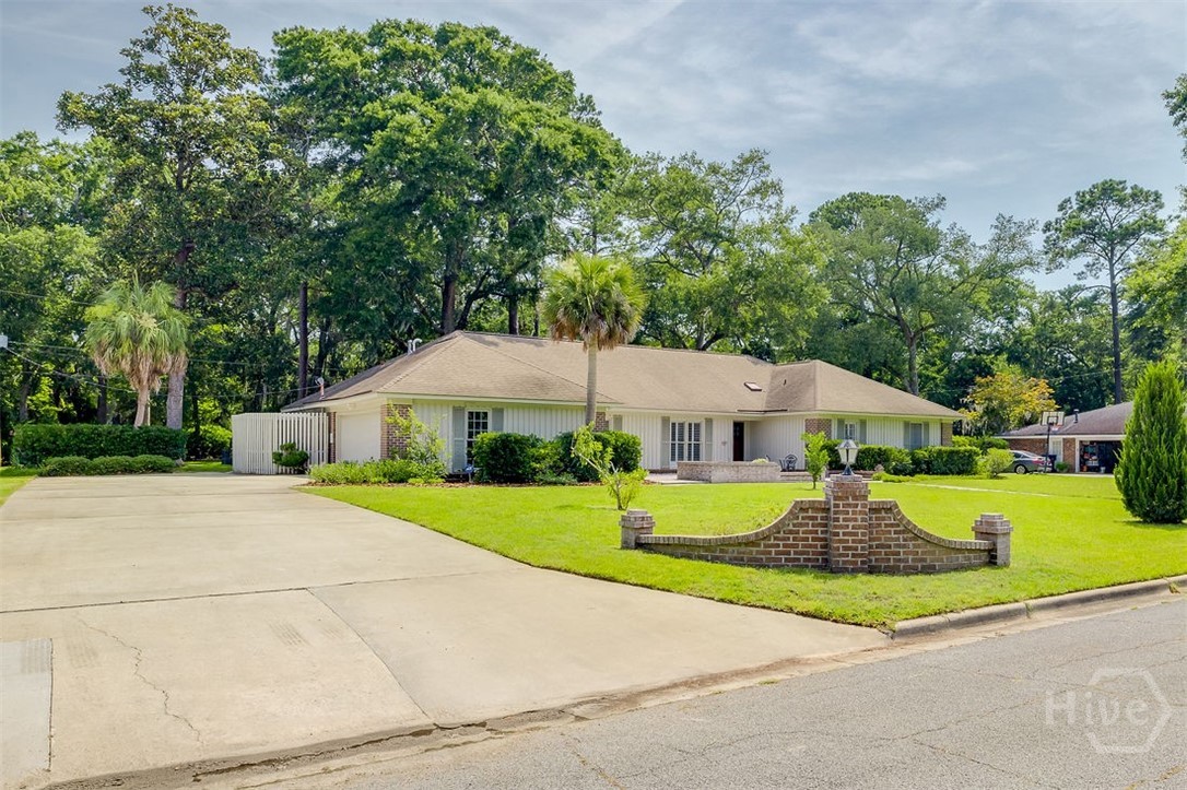 42 Clarendon Road Savannah, GA 31410 - Photo 3 of 49