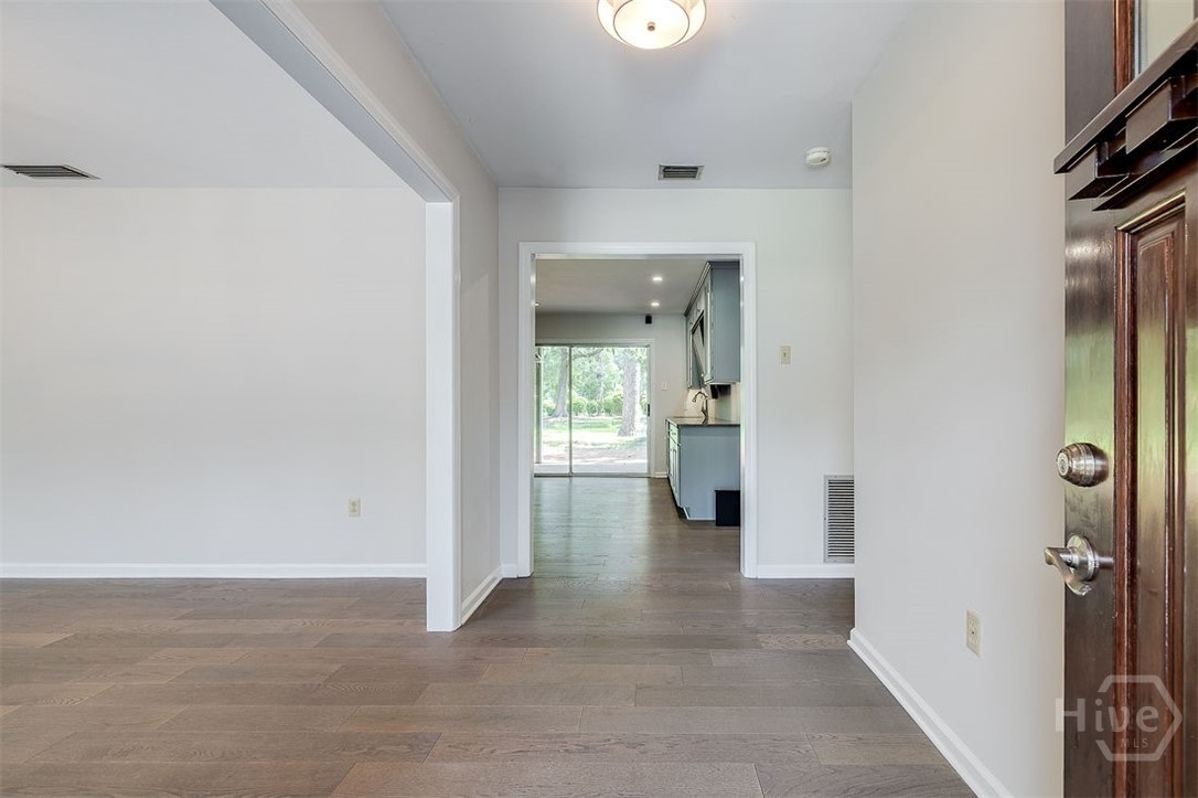 42 Clarendon Road Savannah, GA 31410 - Photo 6 of 49