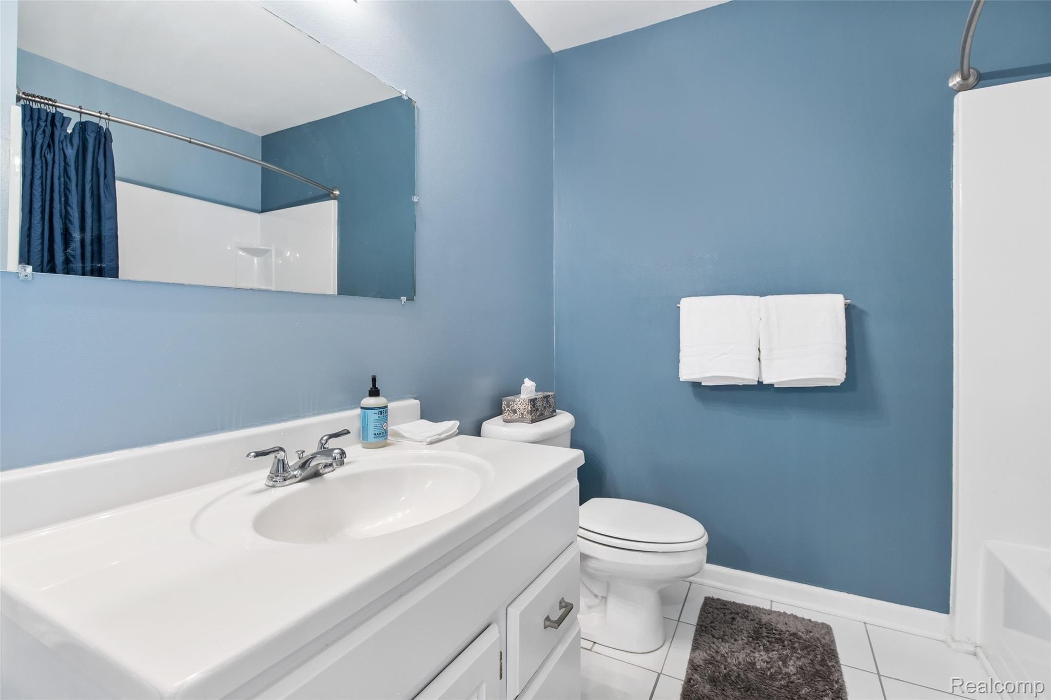 1474 Saddle Lane Rochester, MI 48306 - Photo 22 of 25 9D1A3663SaddleLaneBath.jpg