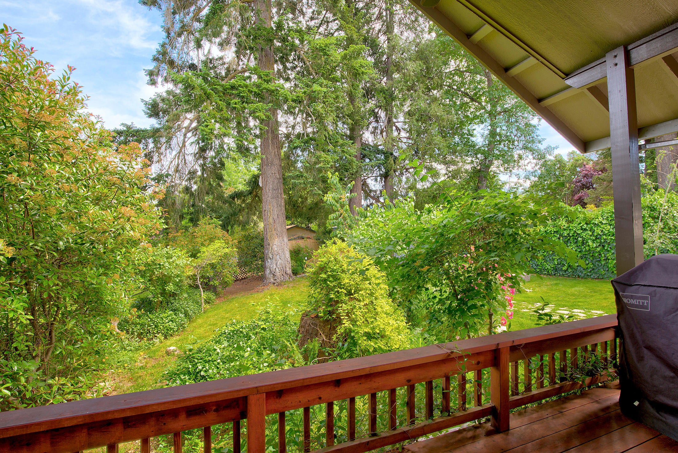 1703 Leonard Road Grants Pass, OR 97527 - Photo 31 of 34 Porch