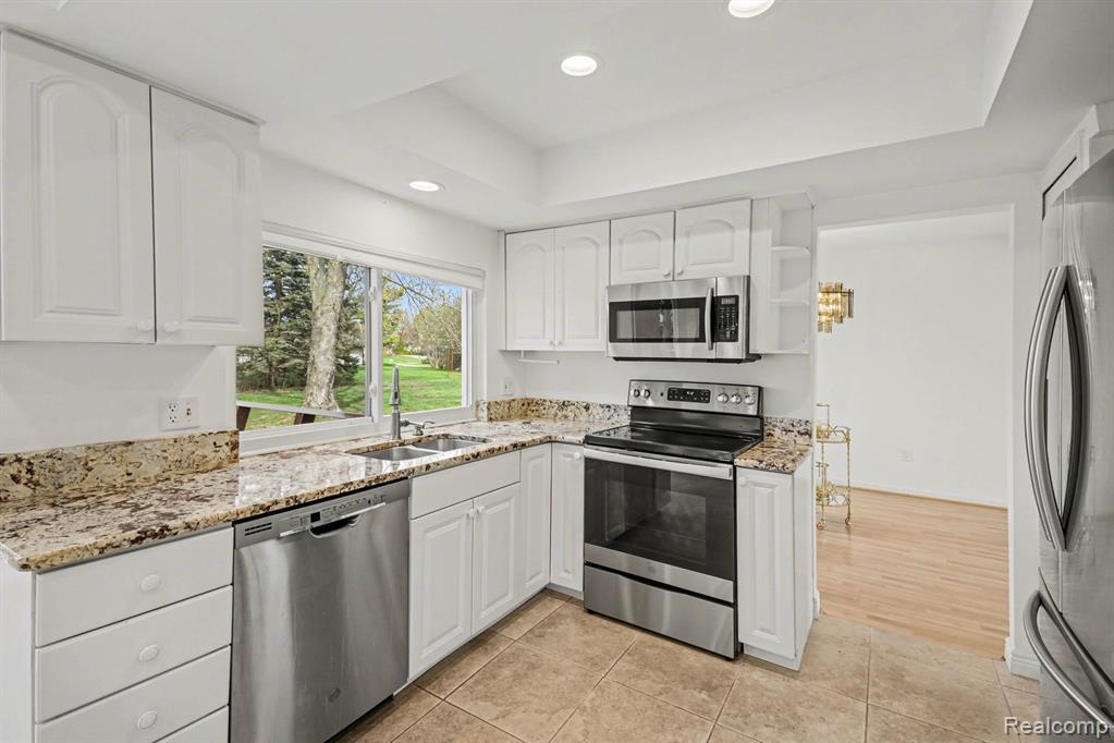 5040 Patrick Road West Bloomfield, MI 48322 - Photo 7 of 30 Gallery Image 7