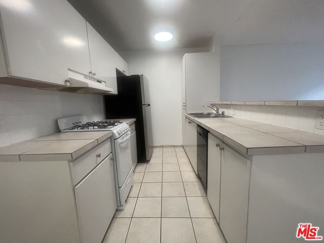 $1,800 | 1531 Detroit Street, Unit 209, Los Angeles, CA 90046