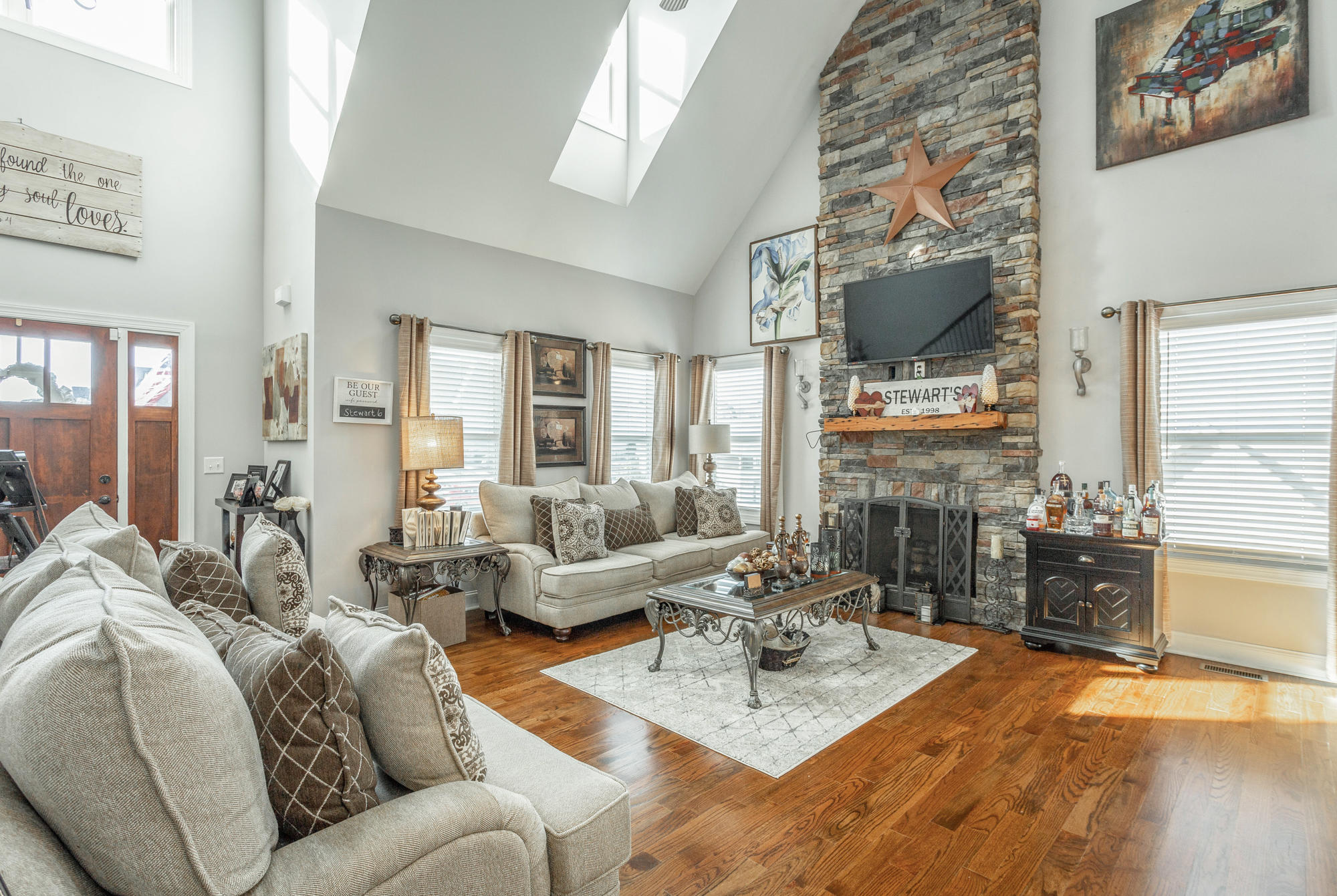 425 Live Oak Road Ringgold, GA 30736 - Photo 2 of 51 Living room