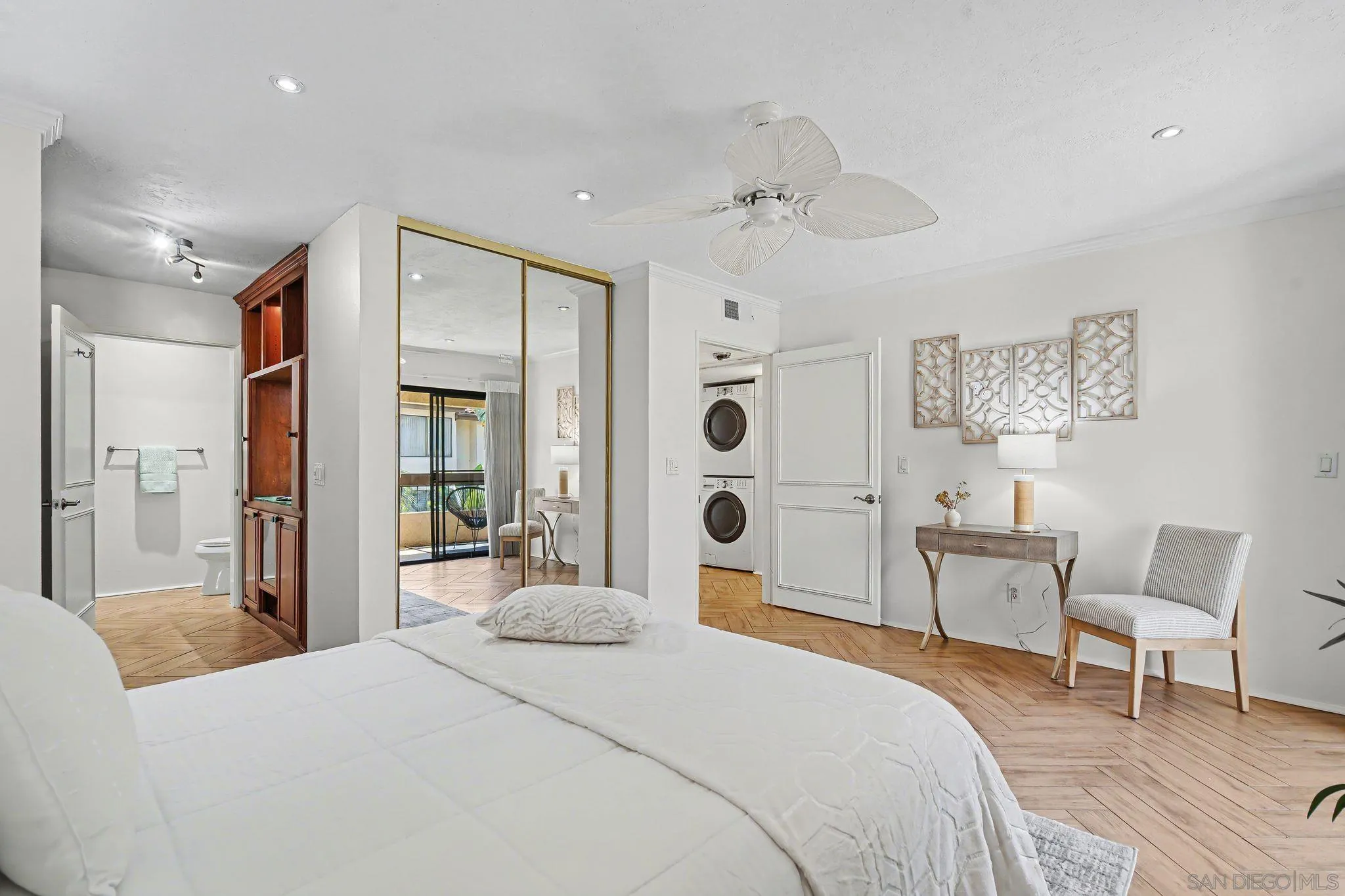 6757 Friars Road, Unit 21 San Diego, CA 92108 - Photo 14 of 40 a bedroom with a bed and a chair with the mirror