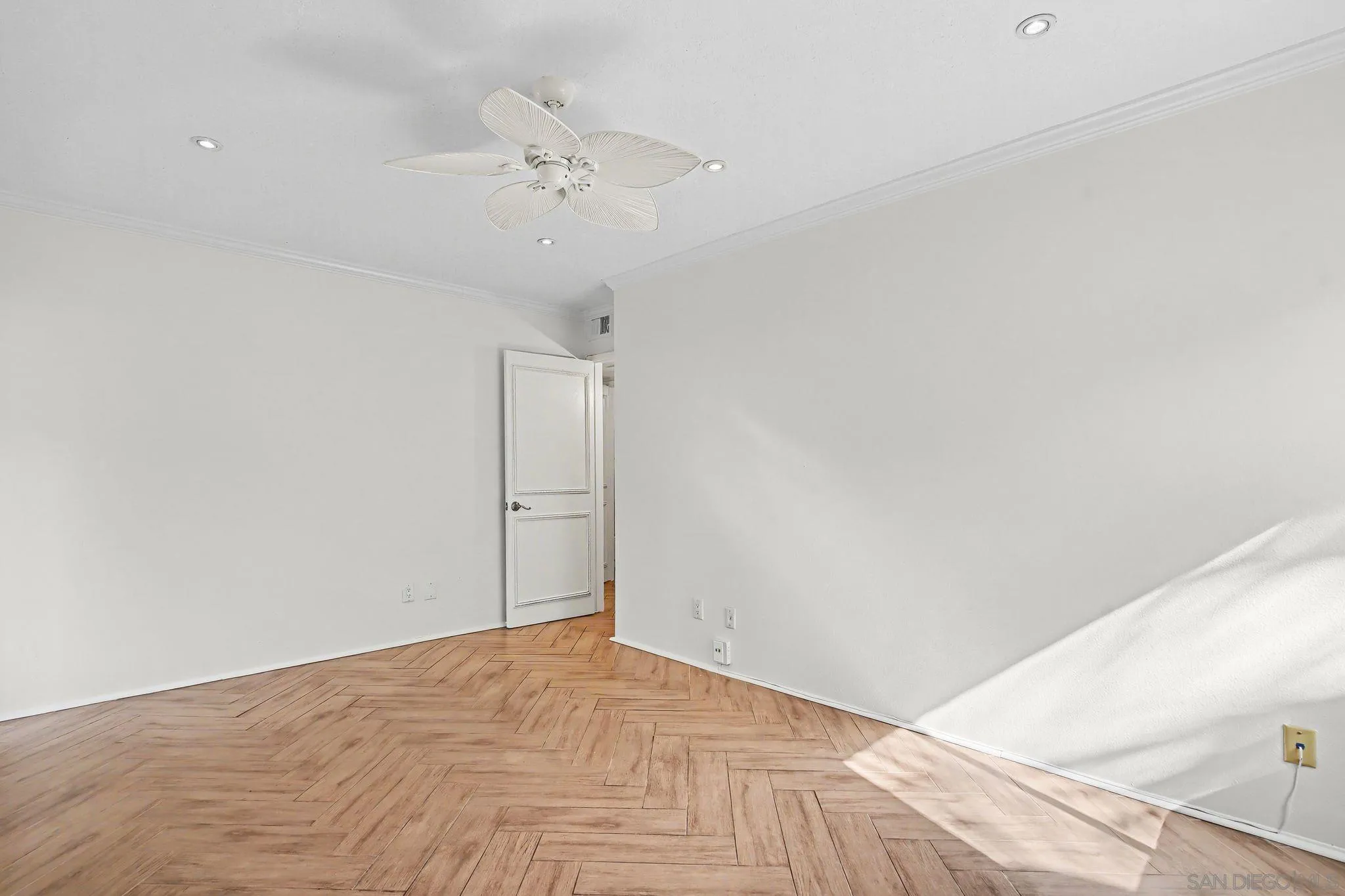 6757 Friars Road, Unit 21 San Diego, CA 92108 - Photo 27 of 40 a view of an empty room