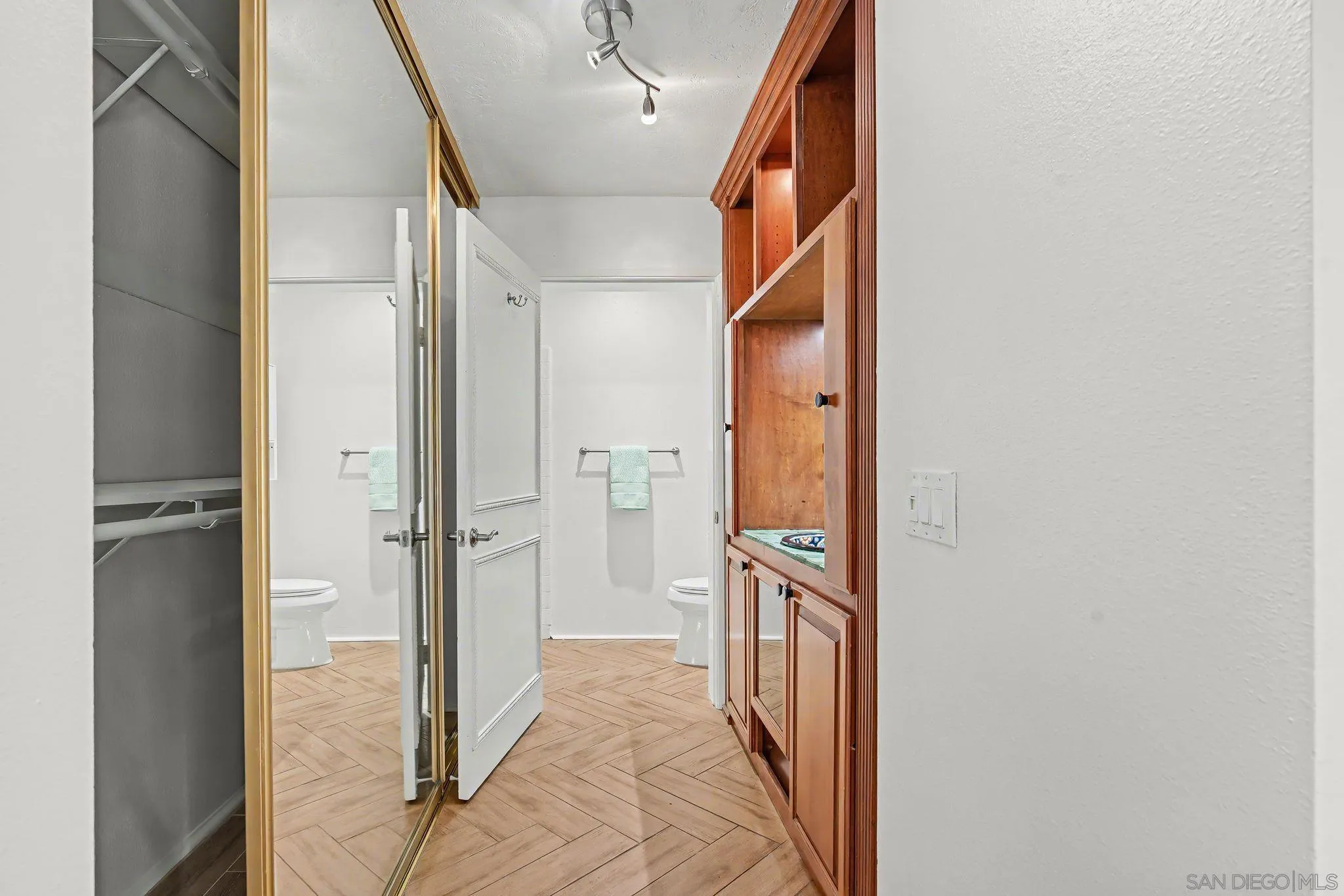6757 Friars Road, Unit 21 San Diego, CA 92108 - Photo 28 of 40 a view of a hallway with wooden floor and staircase