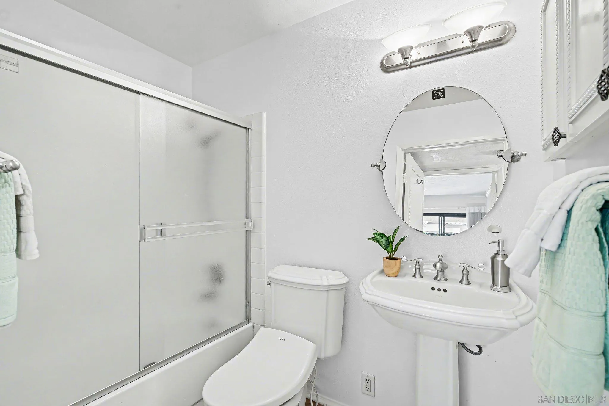 6757 Friars Road, Unit 21 San Diego, CA 92108 - Photo 31 of 40 a bathroom with a sink toilet and shower