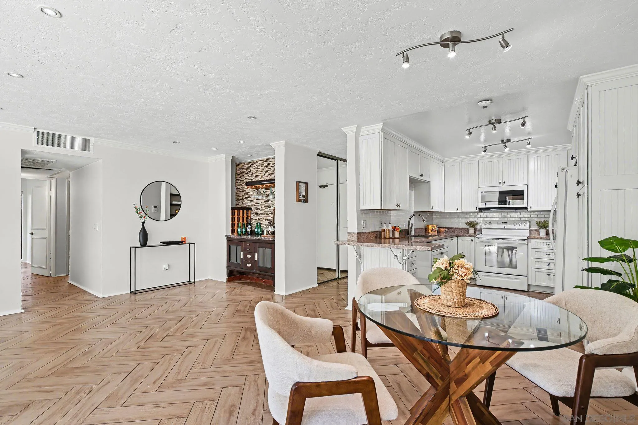6757 Friars Road, Unit 21 San Diego, CA 92108 - Photo 4 of 40 a living room with kitchen island furniture and a chandelier