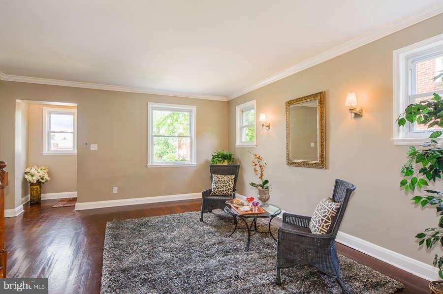 4617 Harcourt Road Baltimore, MD 21214 - Photo 3 of 30 Living Room
