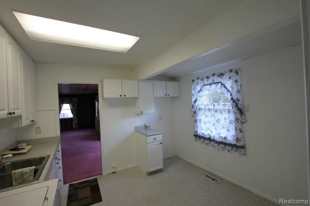1129 Sigma Road Walled Lake, MI 48390 - Photo 3 of 25 EAT IN KITCHEN